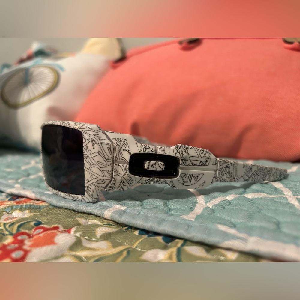 Oakley Oil Rig Sunglasses 03-461 White/Text Print/Grey
